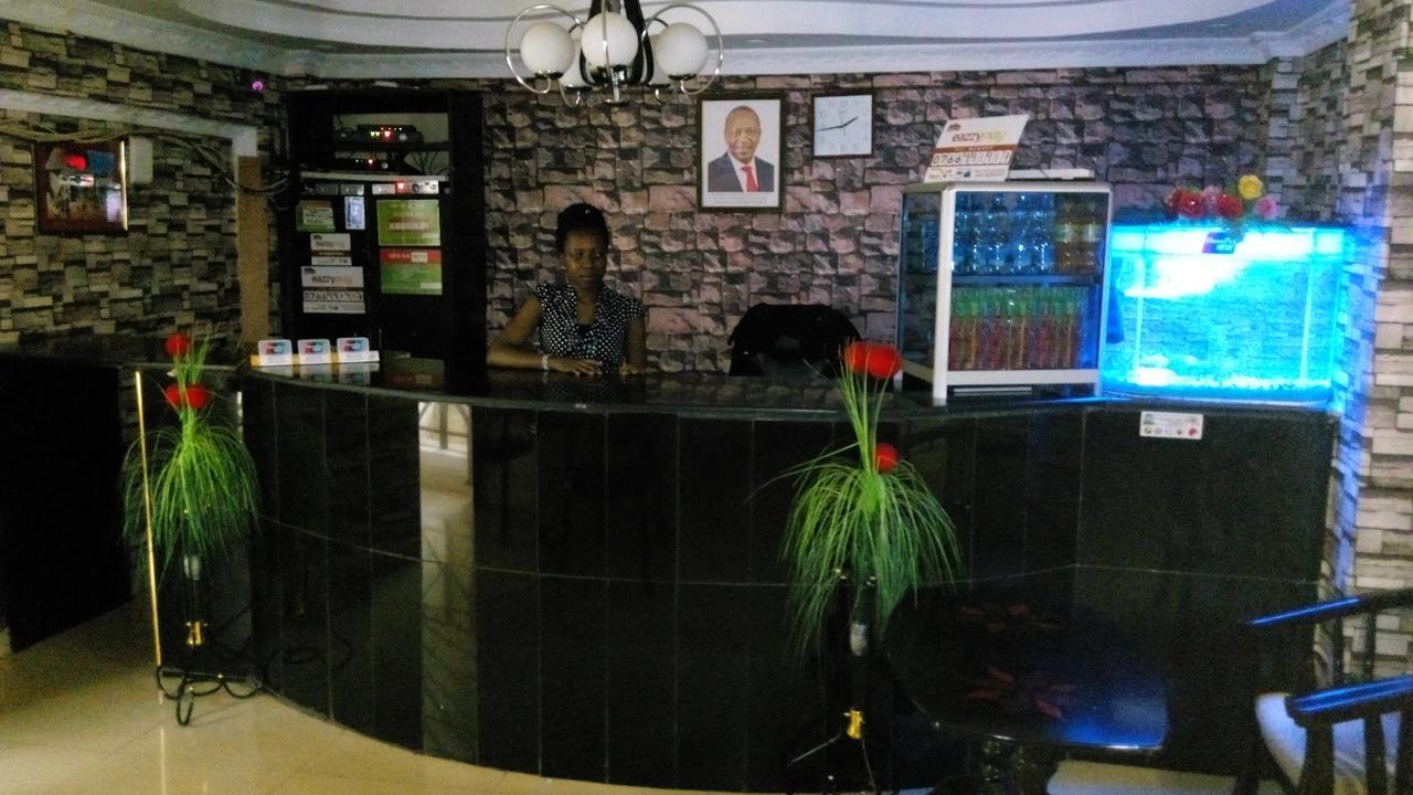 Royal Palm Hotel And Suites Nakuru Ngoại thất bức ảnh