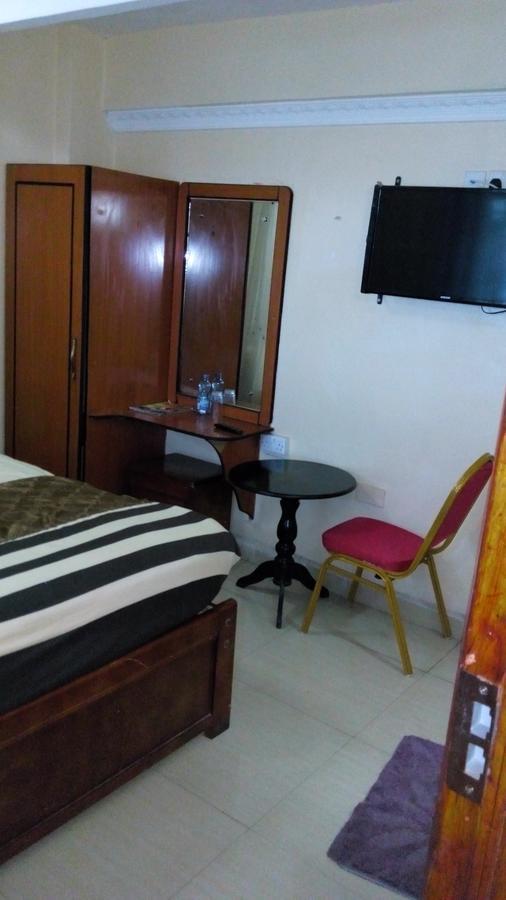 Royal Palm Hotel And Suites Nakuru Ngoại thất bức ảnh