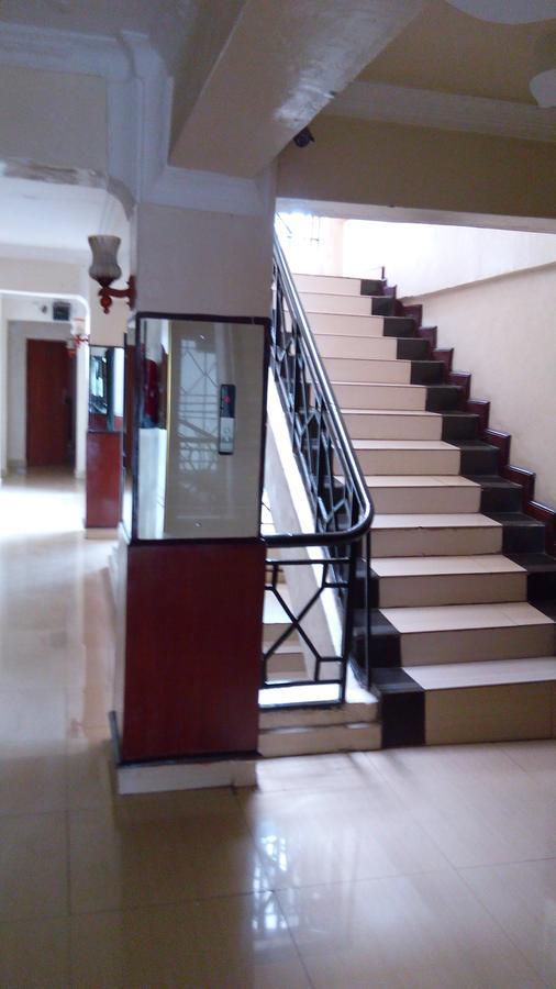Royal Palm Hotel And Suites Nakuru Ngoại thất bức ảnh
