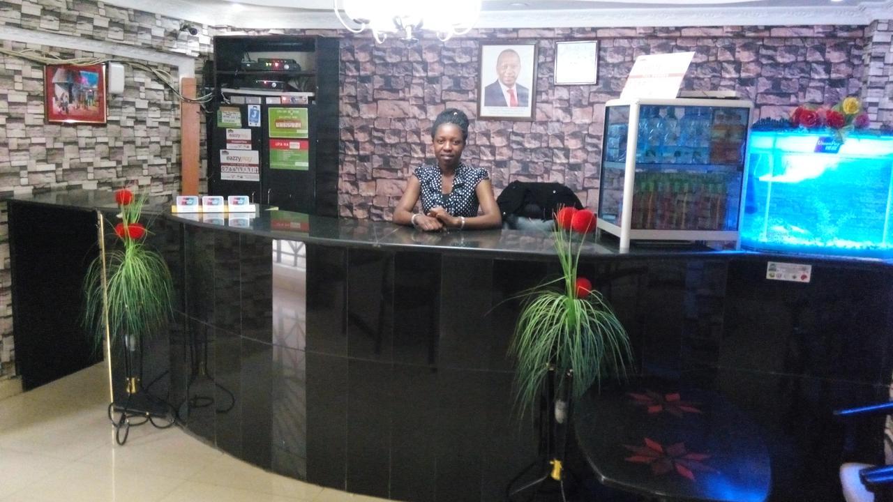 Royal Palm Hotel And Suites Nakuru Ngoại thất bức ảnh