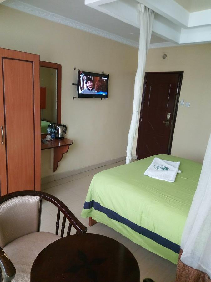 Royal Palm Hotel And Suites Nakuru Ngoại thất bức ảnh